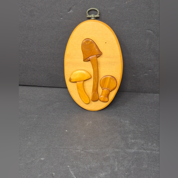 Vintage Wooden Oval Mushroom Wall Hanging - Picture 2 of 3